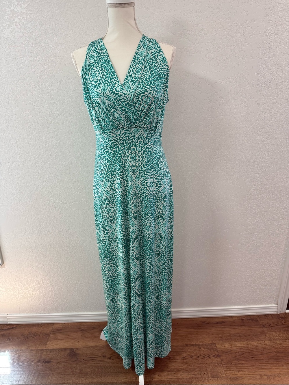 LE LIS L Green White Geometric Knit Halter Maxi Dress V-Neck Keyhole